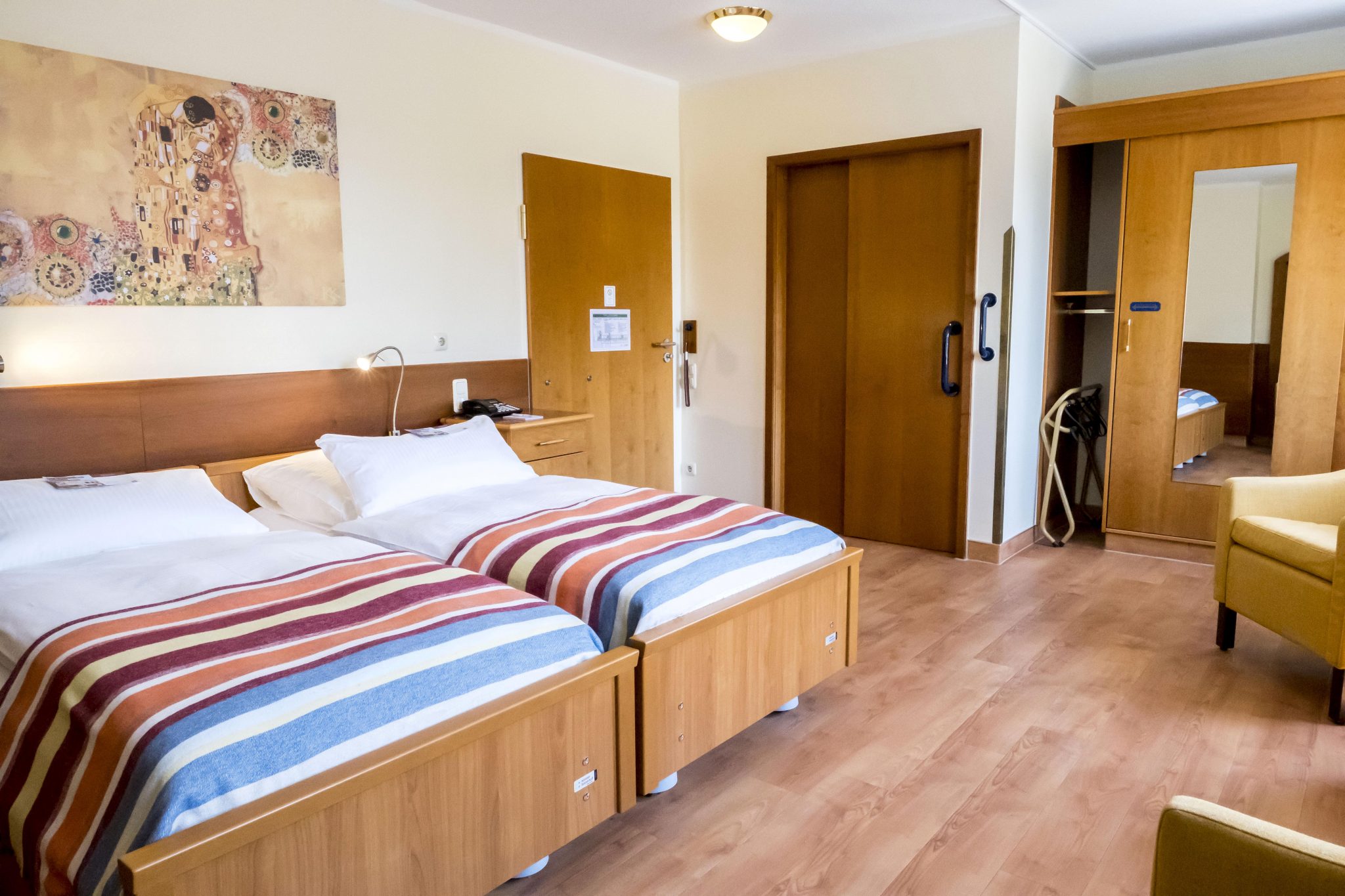 Doppelzimmer mit Doppelbett_DSF5284